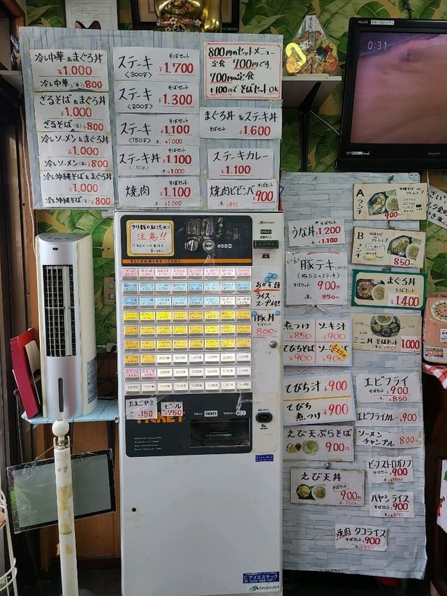 【那覇】人気食堂でステーキランチ