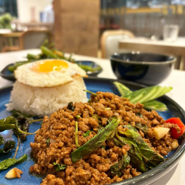 金鐘經典泰菜 椰子雞湯香濃滑溜