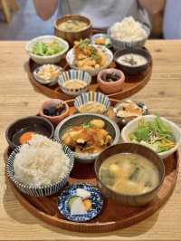 【大阪/堀江】からだに優しい定食が1日中いただける 『八百屋とごはん おおくら』