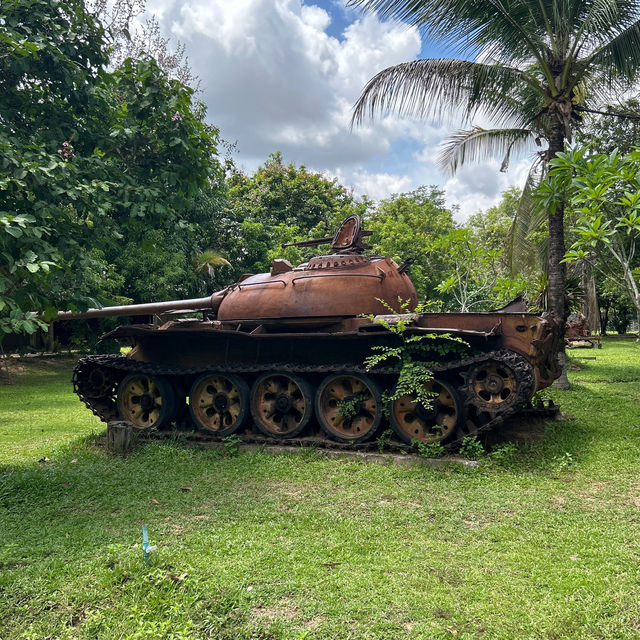 戦争博物館で世界平和を願う。