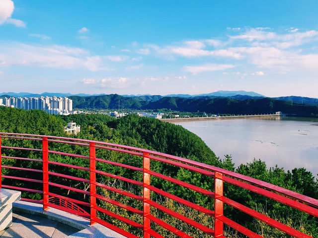 The Jinyang  Lake Observatory