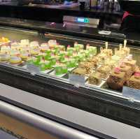 독특한 실내 장식이 인상적인 멜버른 수제 디저트카페 - Zumbo Patisserie South Yarra