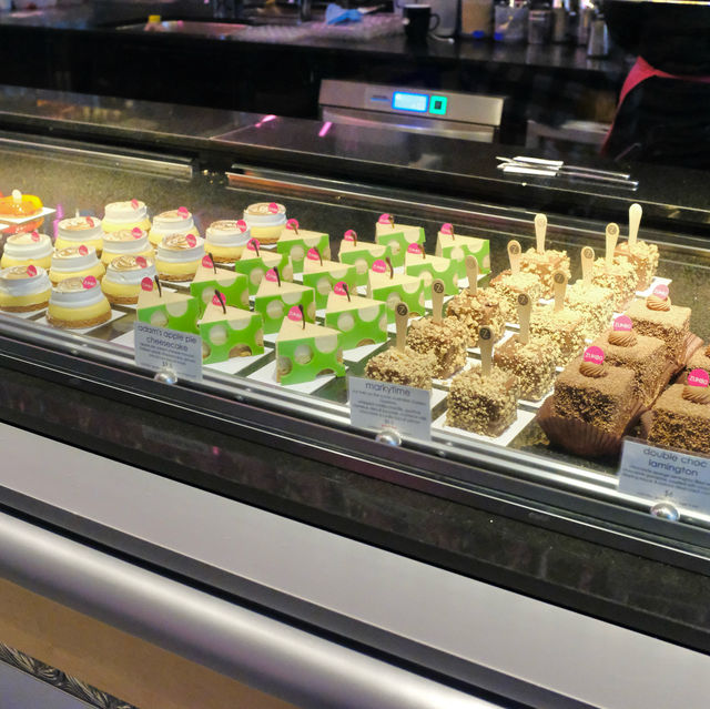 독특한 실내 장식이 인상적인 멜버른 수제 디저트카페 - Zumbo Patisserie South Yarra
