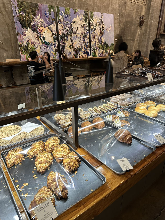 聖水洞一天遊，簡單行程推介，包括馬鈴薯排骨湯、大林倉庫、精品店、Dior建築物
