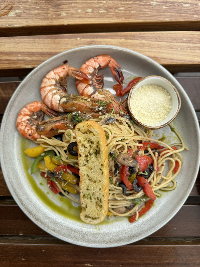 Beautiful Hotel Poolside Bar with delicious food in Setia Alam!