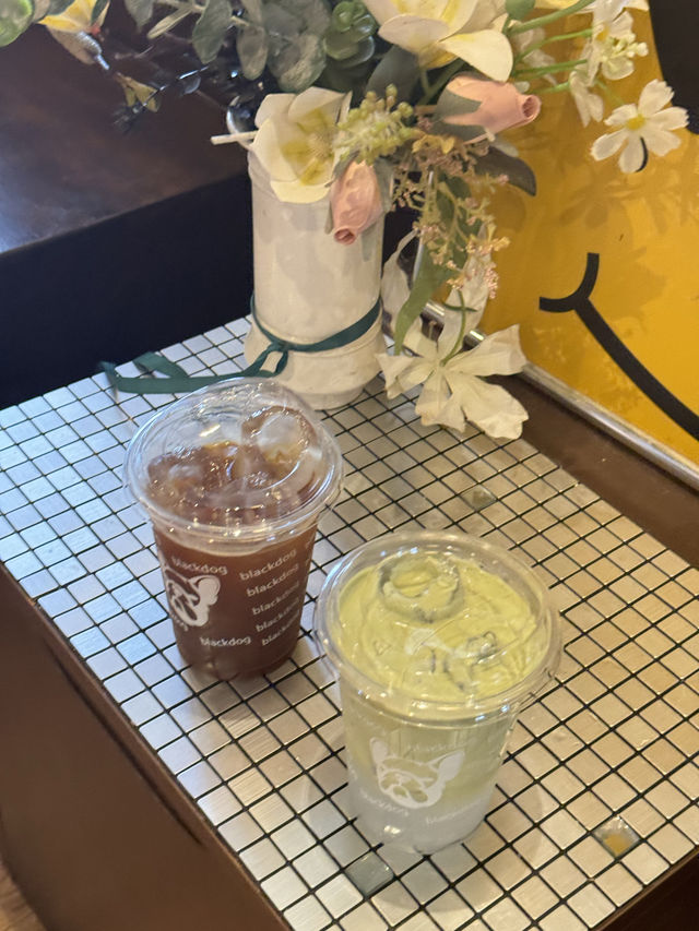 คาเฟ่สุดแนว Black Dog Coffee