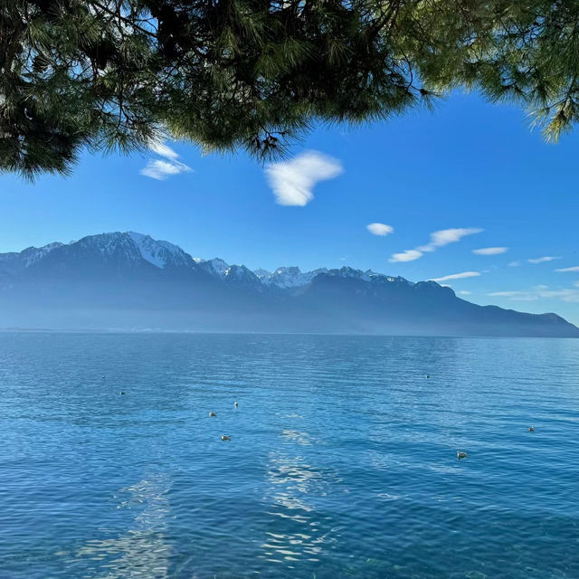 馬林湖：湖光山色，仙境般美麗