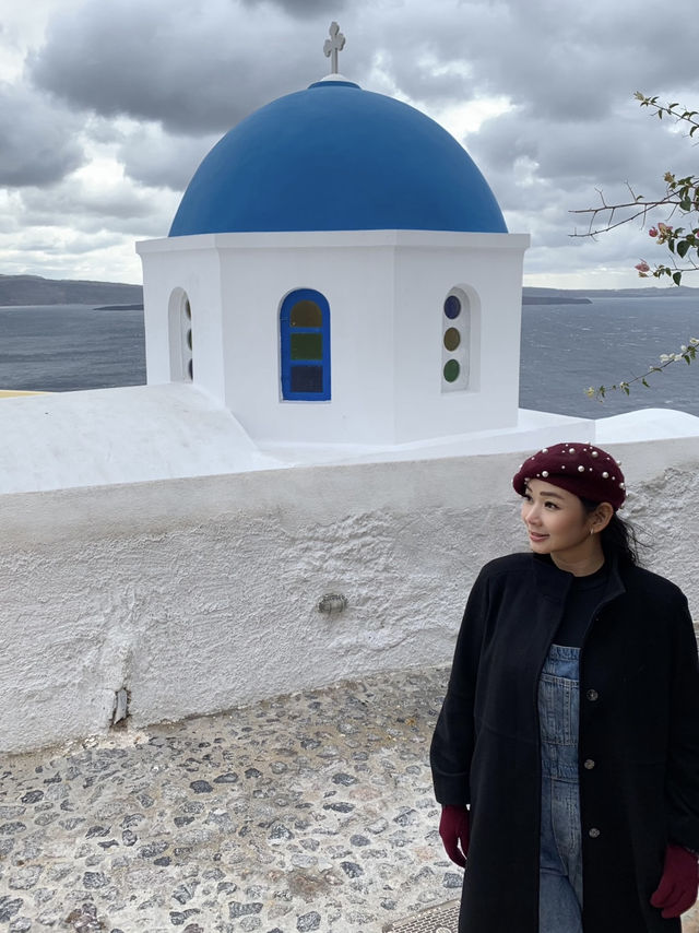 What makes SANTORINI FAMOUS?!?