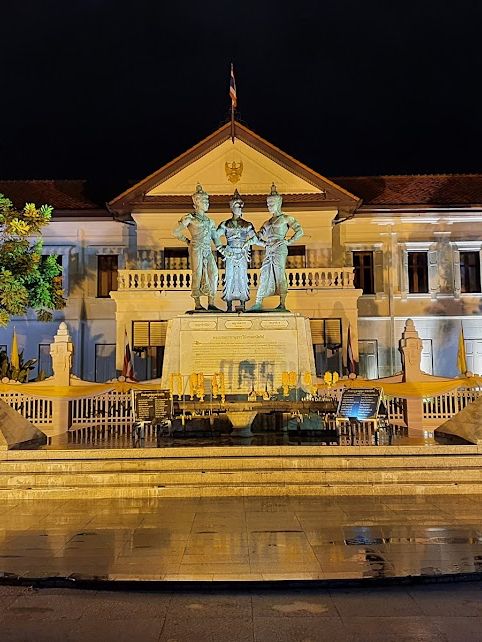 📍 ประตูช้างเผือก 