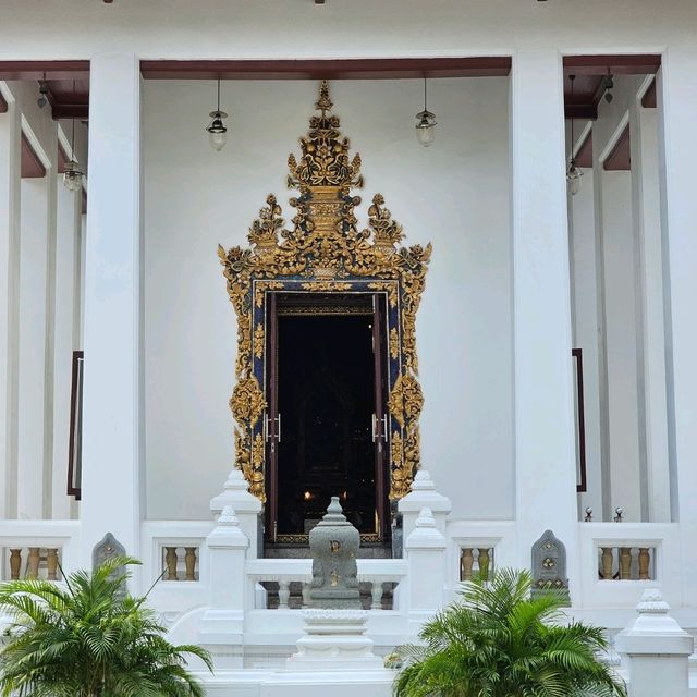 วัดปทุมวนารามราชวรวิหาร วัดกลางใจเมือง