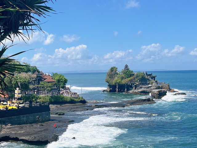【バリ】海に浮かぶ姿は圧巻！タナロット寺院！！
