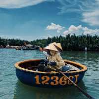 Enjoyable and unique ride on basket boat and get spinned