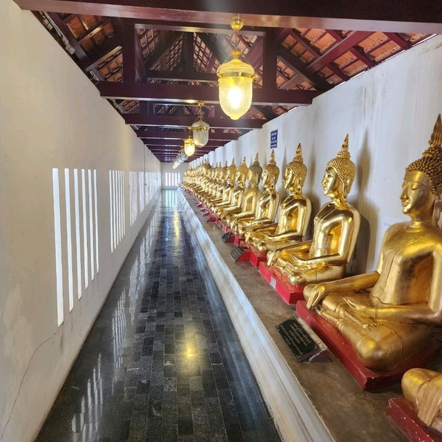 สักการะพระพุทธชินราช พิษณุโลก