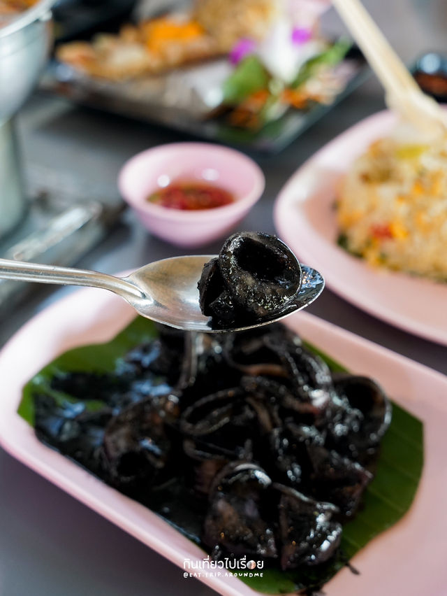 แนะนำให้สั่งปลาหมึกผัดน้ำดำ🐙