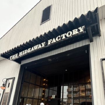 ร้านอาหารในโกดัง