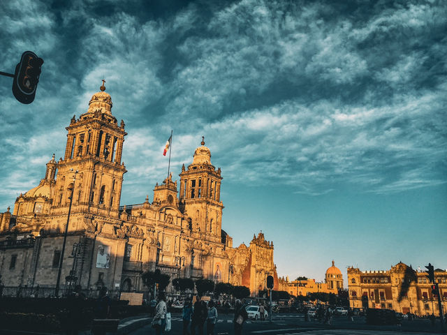 【メキシコ】メキシコシティの心臓!ソカロ広場と大聖堂⛪️