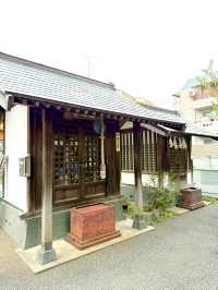 【東京都】白い狐の霊石を祀る神社