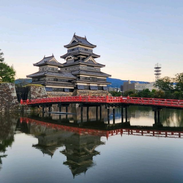 Matsumoto-jō Castle สำหรับสายเน้นถ่ายรูป