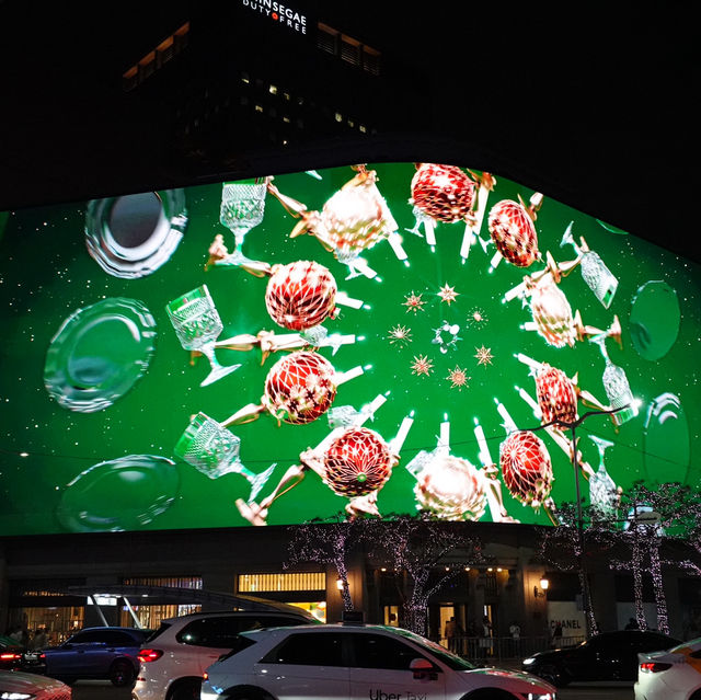 연말 분위기 가득한 명동 신세계본점 크리스마스 미디어파사드🎄