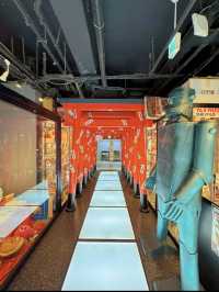 鳥居の先はアンティークTOYが並ぶ近未来空間🫣🪐💞【東京・中野】