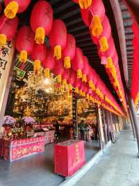 How Longhua Temple’s Art Blows Me Away