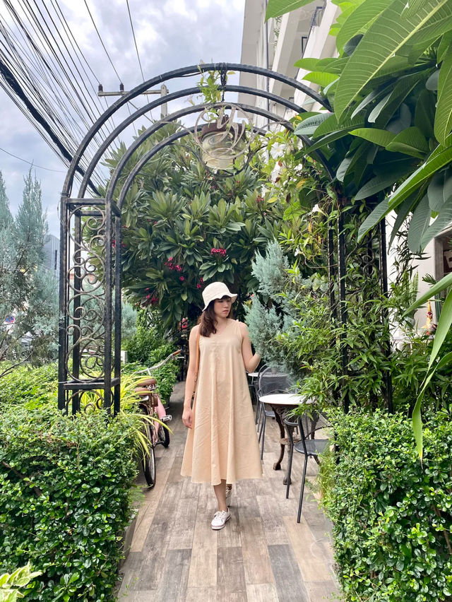 Hotel Yayee |  รร.ดีไซน์เก๋ ย่านนิมมาน 🌵