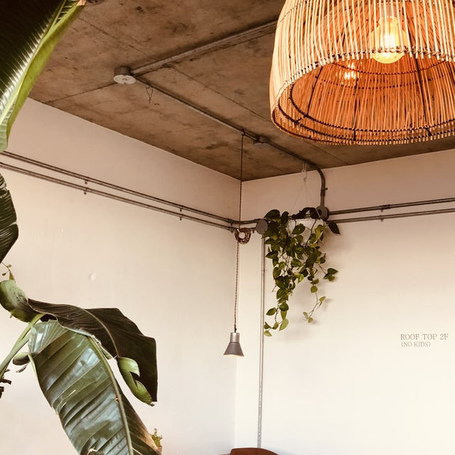 Cafe Mani: A Seaside Haven with Stunning Views and Cozy Chiang Mai Vibes