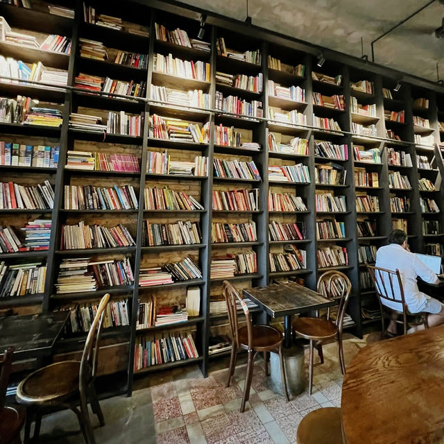 Urban Vibes at Soo Kafe Ben Thanh