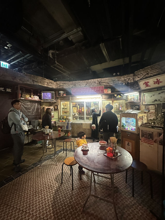走進香港九龍城寨裹打卡