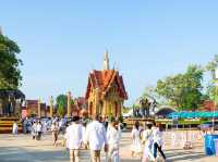 กราบขอพร วัดมหาธาตุวชิรมงคล