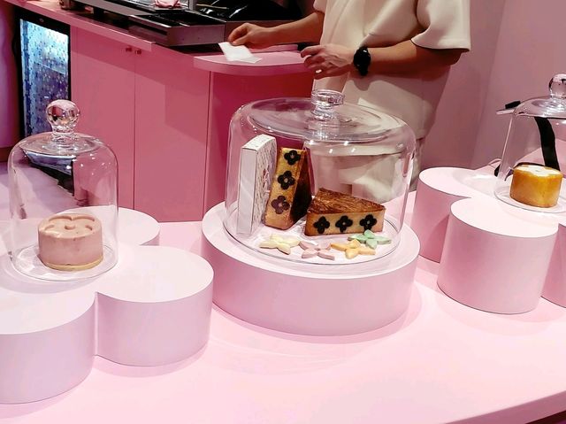 LOUIS VUITTON x MURAKAMI POP-UP STORE💗London💗