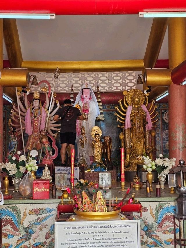 ศาลเจ้าพ่อเขาใหญ่ เกาะสีชัง
