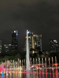 A STUNNUNG SYMPHONY FOUNTAIN LIGHT UP AT NIGHT IN KLCC PARK