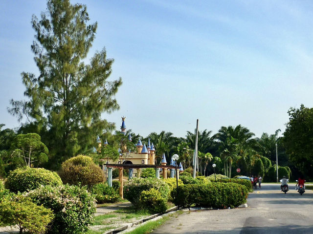 Local’s Favorite Hangout: Disneyland Ayer Tawar