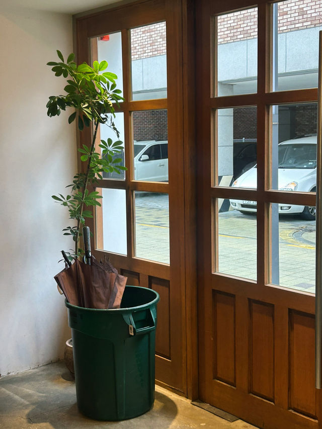 포근하고 세련된 분위기가 공존하는 청주 카페&편집샵 캡쳐🩵