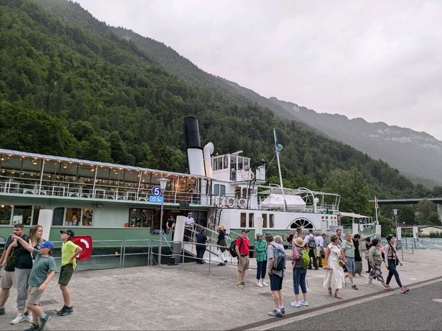 インターラーケンからブリエンツ湖のクルーズ