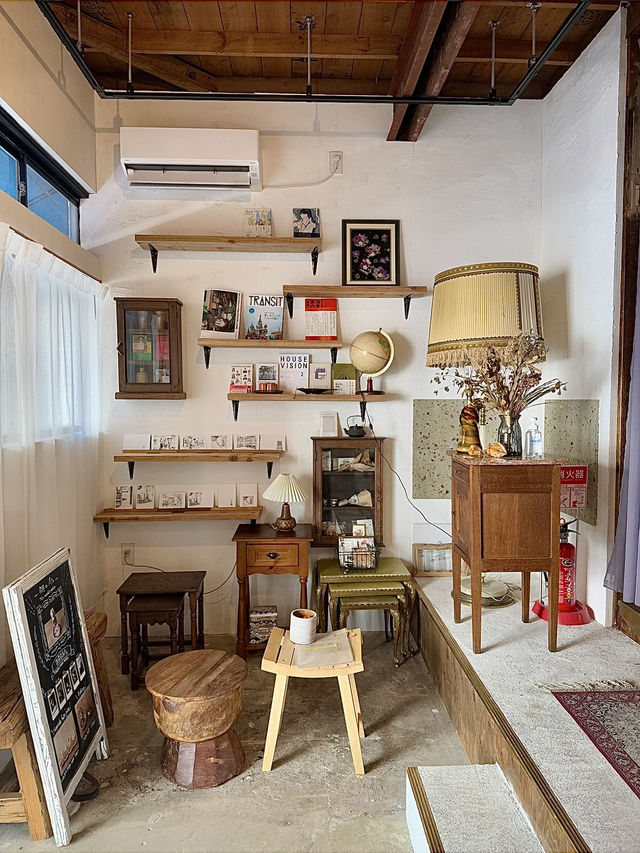 TOE LIBRARY PARC: A Quiet Café for a Solo Escape