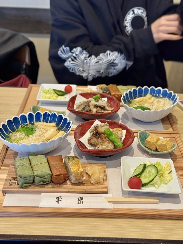 【奈良/法隆寺】落ち着いた和の空間で名物の柿の葉寿司が楽しめるお店