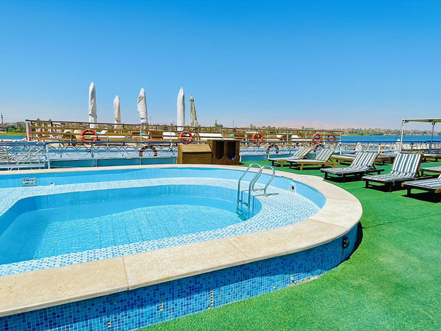 A Nile cruise from Luxor to Aswan is a popular way to experience Egypt’s ancient wonders👫😎❤️