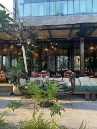 【Bangkok】プロンポン駅直結🚃タイを満喫できる！リゾート気分なBar🍸Escape Bangkok