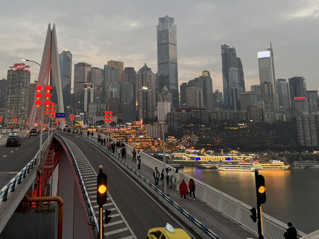 Hongyadong at Twilight: Crossing Qianqiao Bridge for the 6 PM Light-Up