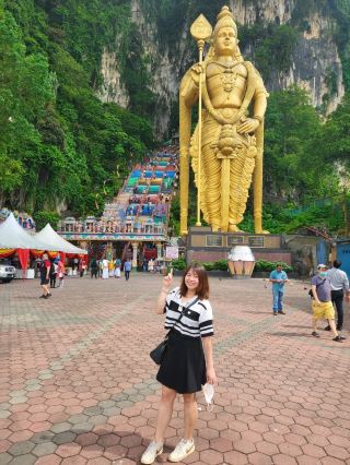 First-Time in Malaysia: A Colorful Climb to Batu Caves with My Local Friend✨️