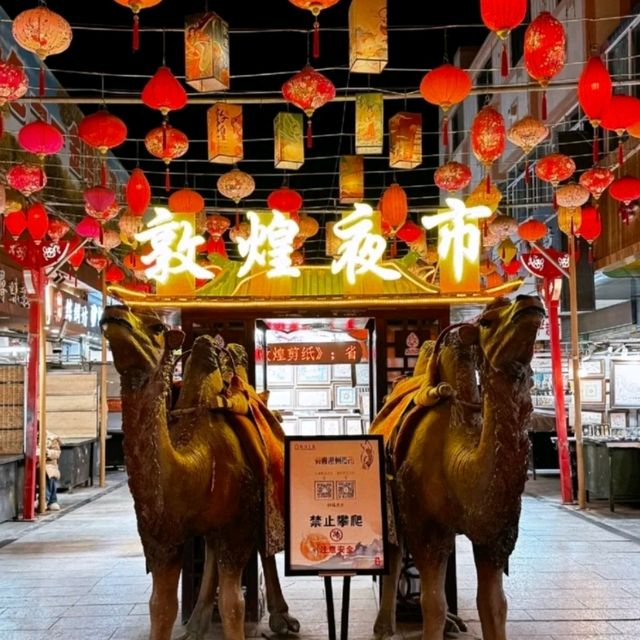 敦煌夜市砍價技巧：駝絨圍巾與木雕畫