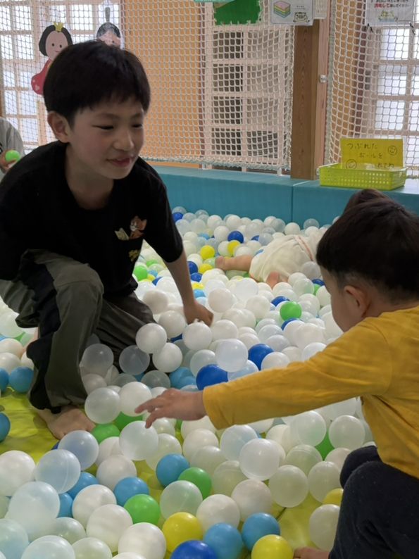 藤枝の室内キッズスペースで、家族とまったり時間