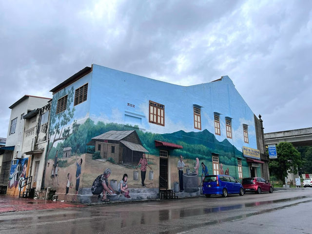 Kluang Street Art Safari: Hunting Murals & Munching Kaya Toast" 🎨🚶♀️☕