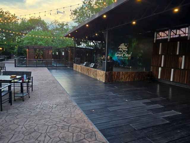 ร้านนั่งชิว ร่มไม้ใหญ่ แพร่ บรรยากาศดีเวอร์