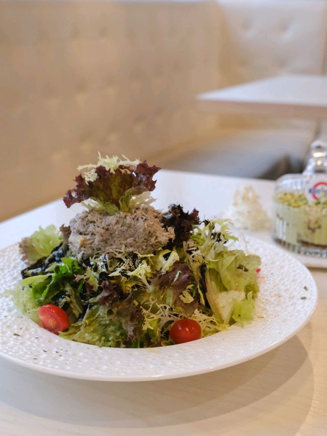 鬧市中央樓上cafe。隱藏超正開心果甜品