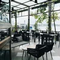 MoMoo Juice Bar & Coffee at Harbour Bay