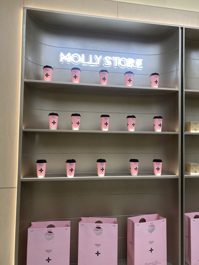 ดื่มชาพรีเมี่ยม Molly Tea เซ็นทรัลปิ่นเกล้า