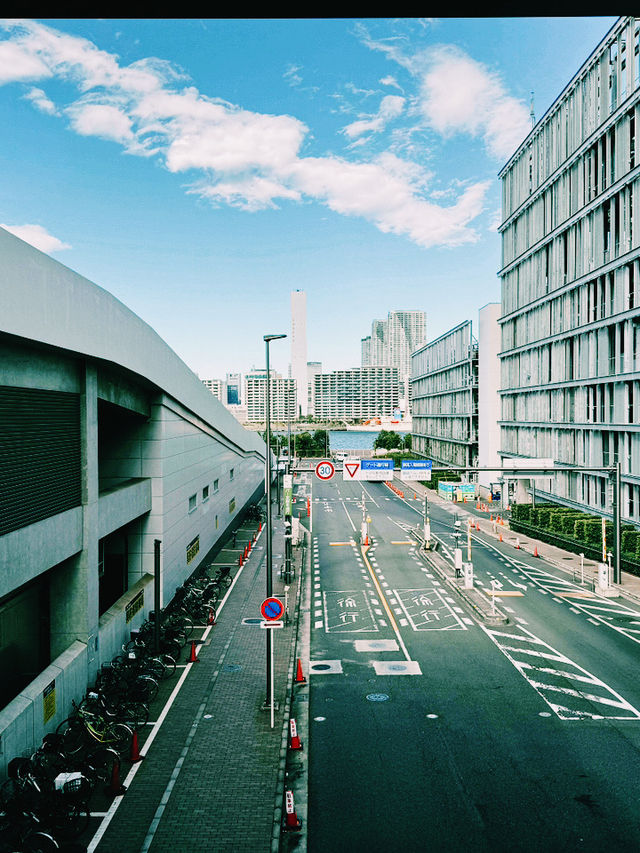 東京｜臨海高速鐵道臨海線｜海濱與未來的銀色冒險之旅